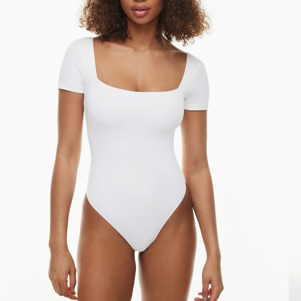 Aritzia Contour Squareneck Shortsleeve Bodysuit